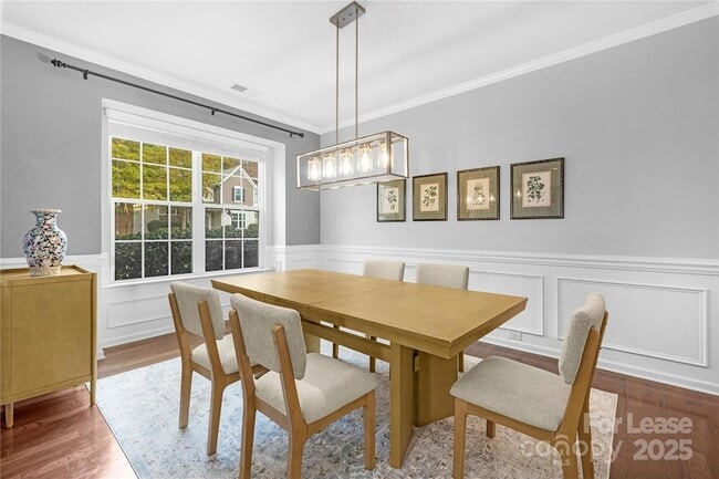 Building Photo - 5829 Dinsmore Ln