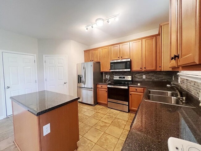 Building Photo - 703 Kingsmoor Dr