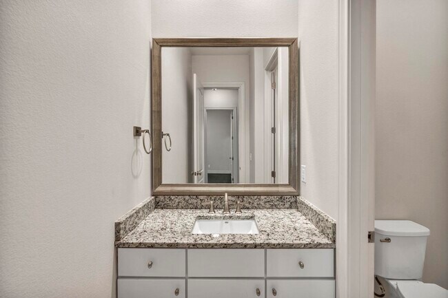 Building Photo - 307 Enclave Cir
