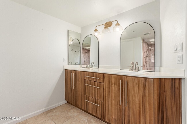 Building Photo - 21 W Pasadena Ave