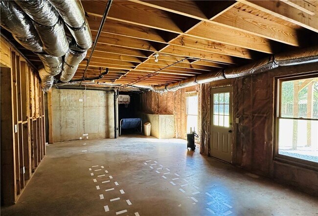 Building Photo - 2020 Bentwood Ct