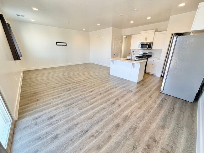 Building Photo - 2375 E Luciano Ln