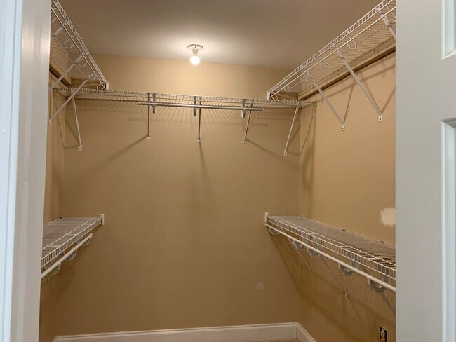 Building Photo - Beautiful Home on Lake Clermont