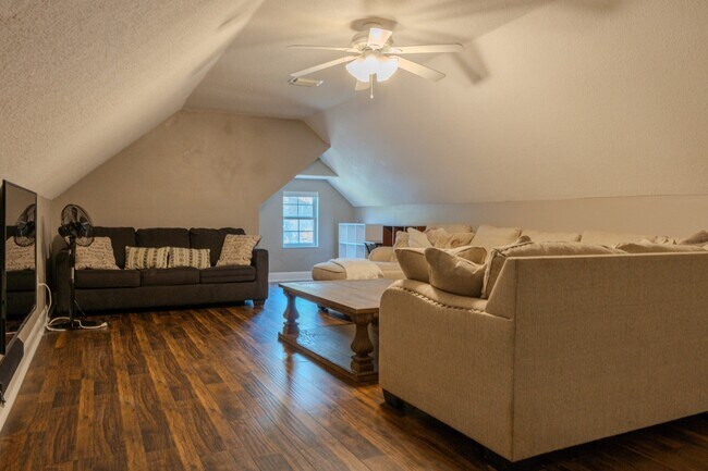 Building Photo - 33721 Spring Dr
