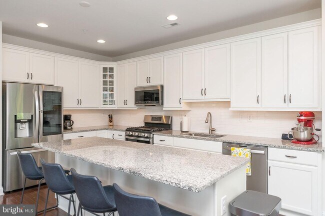 Building Photo - 148 Woodwinds Dr