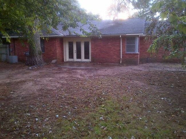 Building Photo - $500 OFF MOVE IN SPECIAL - HEART OF BROADMOOR HOME-3/1.5