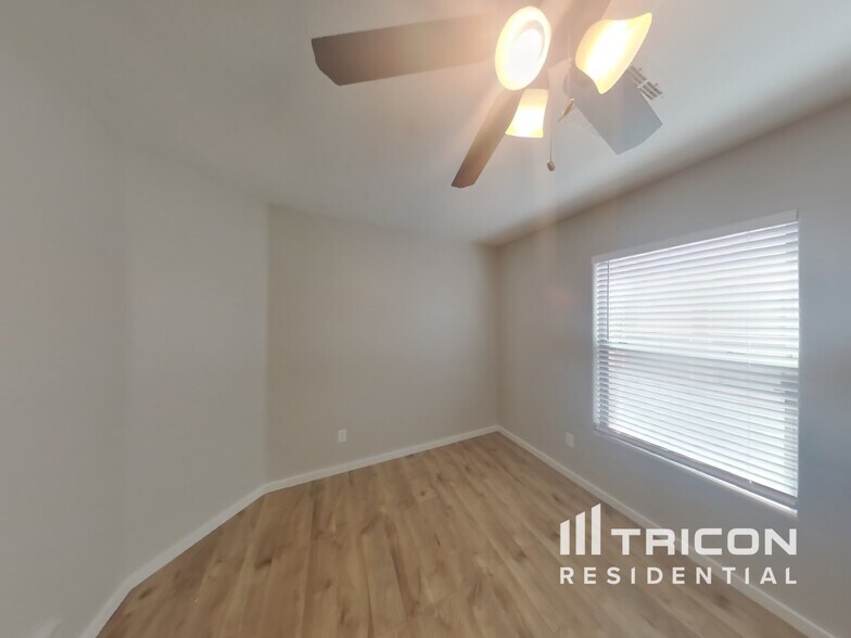 Building Photo - 4809 N 108th Ave
