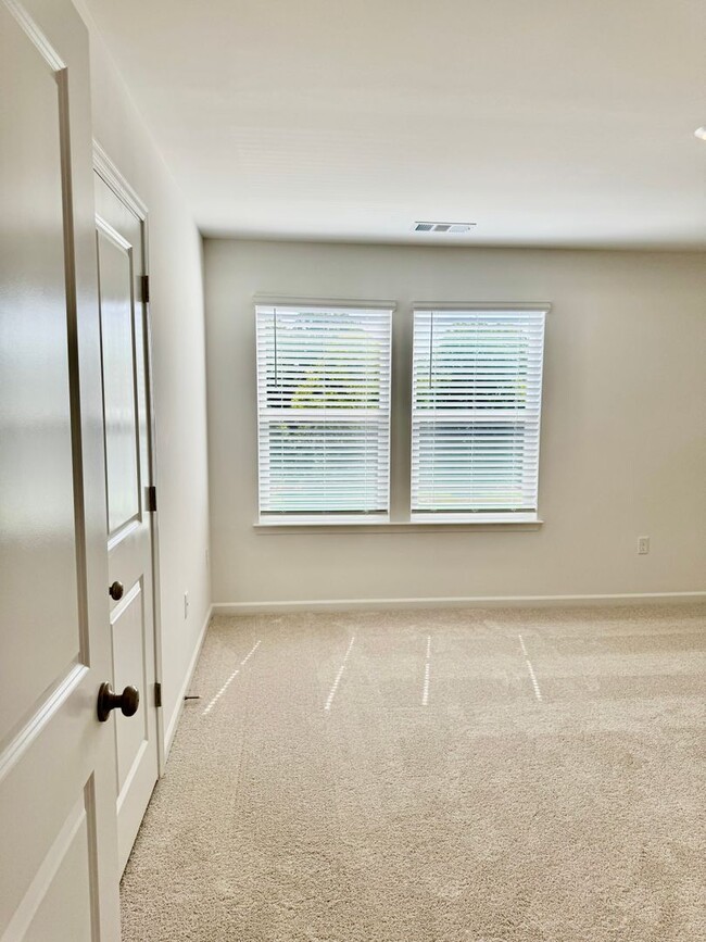 Building Photo - #brandnew, #garage, #3bedsuitesw/private b...