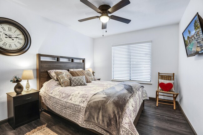 Building Photo - 1233 E Via Escuela