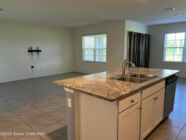 Building Photo - 1371 McFarland Dr