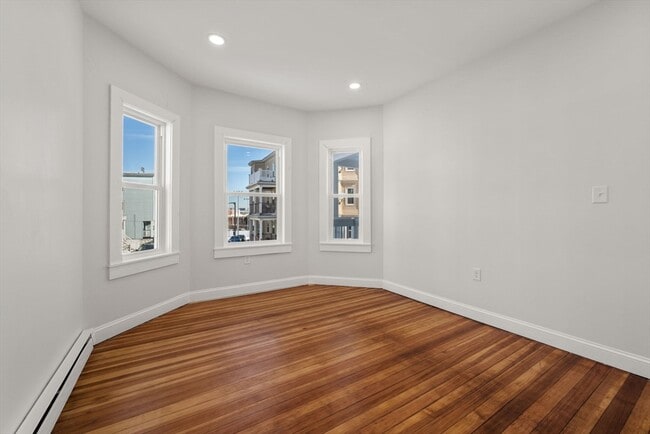 Building Photo - 53 Woodford St