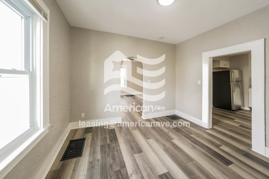 Building Photo - 238 Bruce St