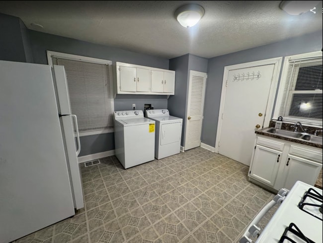 Building Photo - 4BR w/ Detached Garage near Downtown Louisville