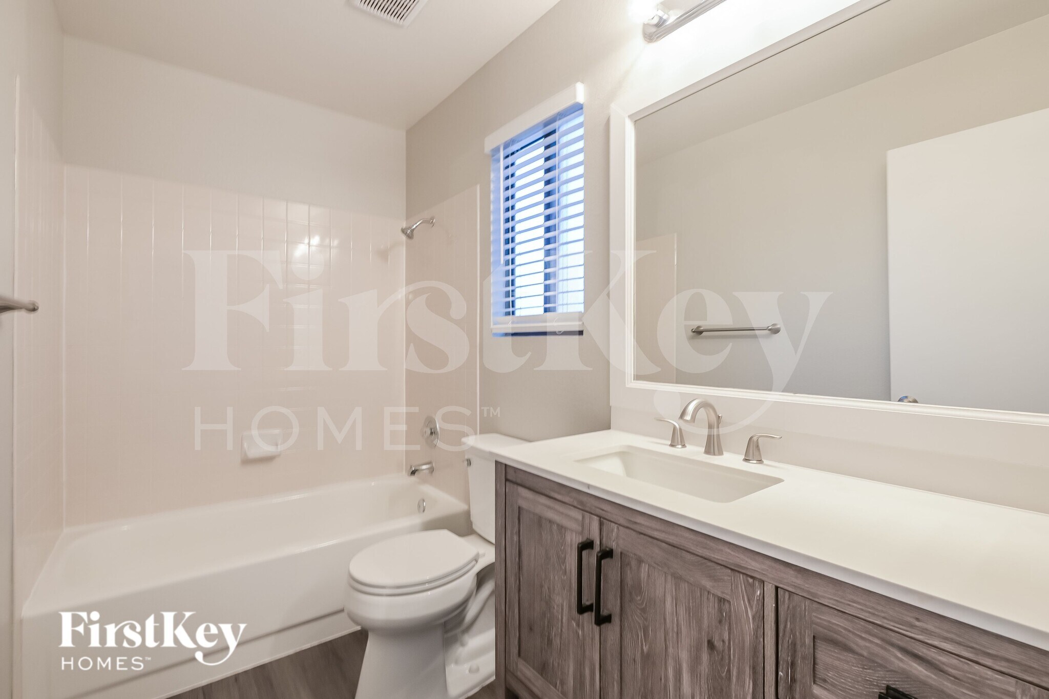 Building Photo - 2017 Waverly Cir