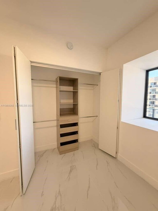 Building Photo - 700 NE 24th St