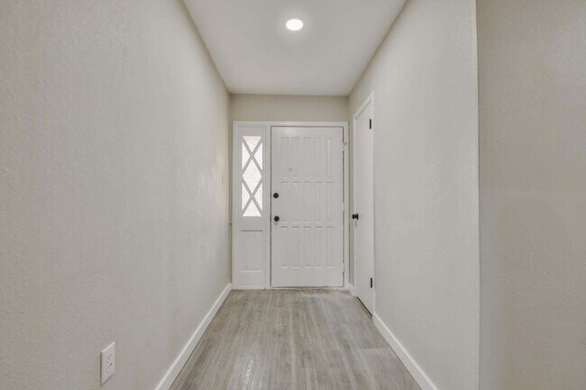 Building Photo - 8007 Elmwood Avenue