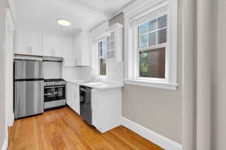 Building Photo - 122 Riverway