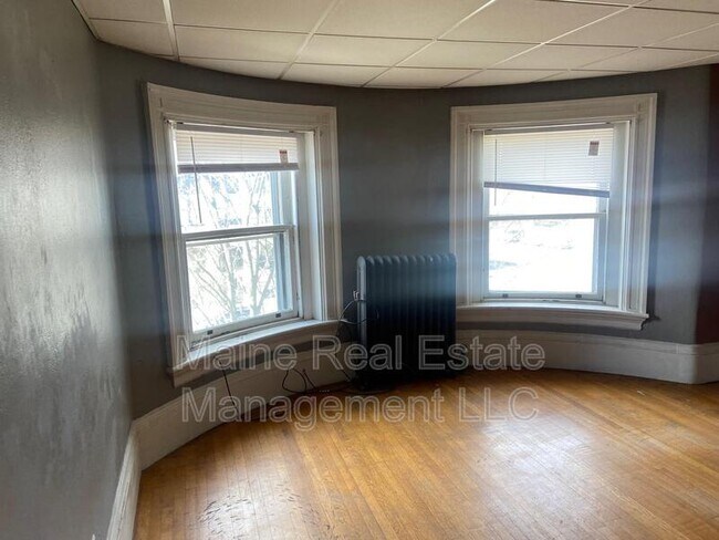 Building Photo - 99 Broadway