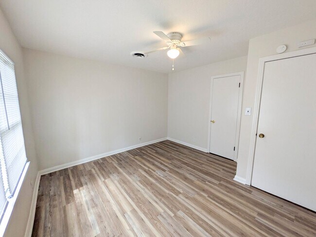 Building Photo - 4510 El Paso Ave