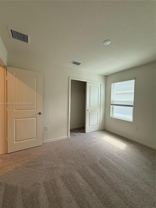 Building Photo - 410 Sequoia Dr