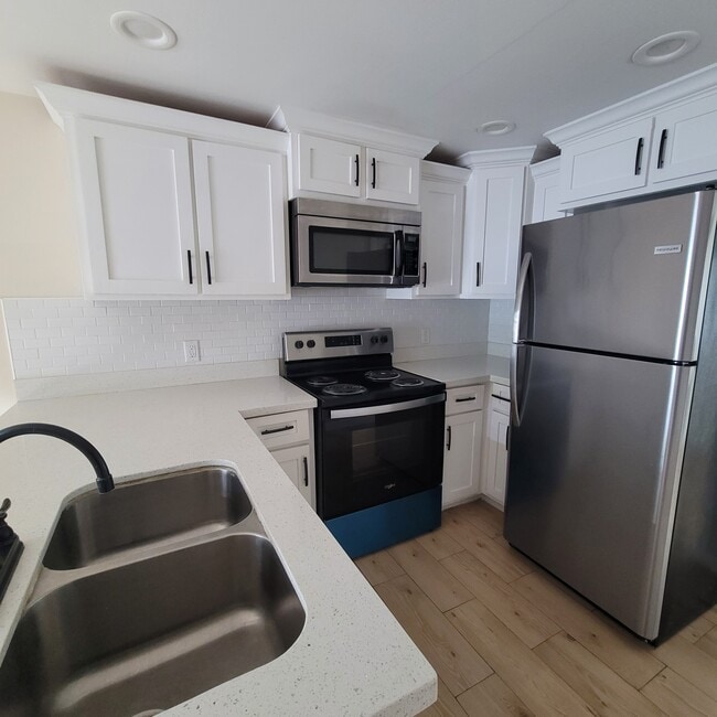 Building Photo - Modern Living at Stone Oak Apartments