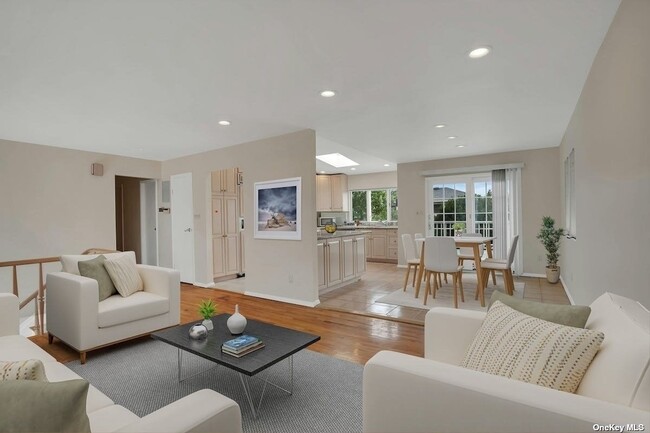 Building Photo - 3049 Clubhouse Rd