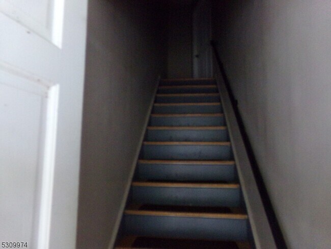 Building Photo - 358 Lake Shore S