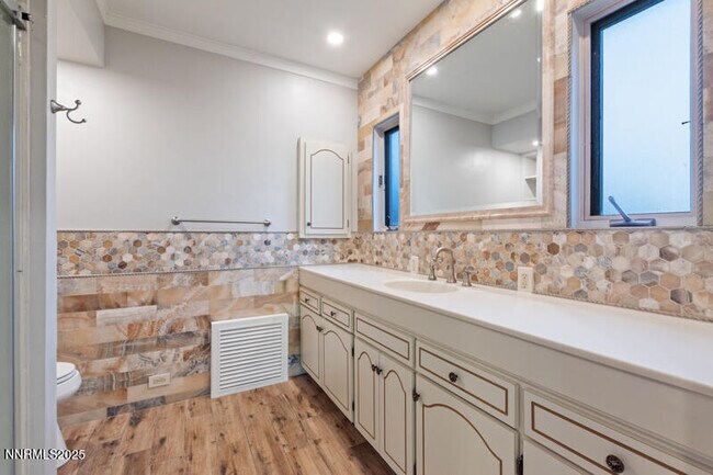 Building Photo - 1880 Meadowview Ln