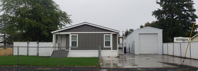 Primary Photo - Beautiful 3-Bedroom Home with Bonus Room, ...