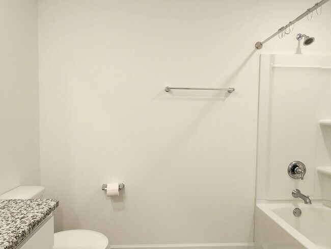Building Photo - Lovely 4/2 available now in Raley Farms of...