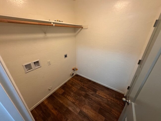 Building Photo - Lovely Home for rent in Hanford,Ca