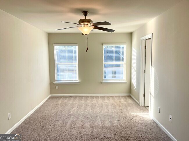 Building Photo - 3502 Lakeview Crk