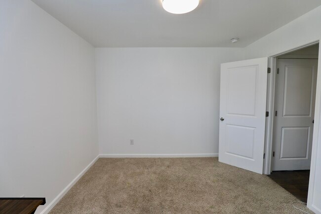 Building Photo - 2037 Elmridge Rd
