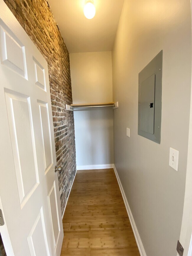 Building Photo - 3741 W Le Moyne St