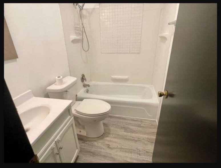 Building Photo - 1873-1875 E Post Rd