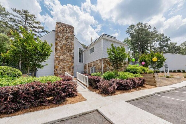 Building Photo - Affordable Living 20 Minutes from Everything Atlanta -2 Bedroom 2 1/2 Baths only $1300*