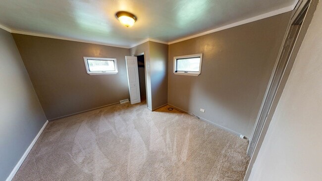 Building Photo - 4 Bedroom / 1 Bath Home For Rent!