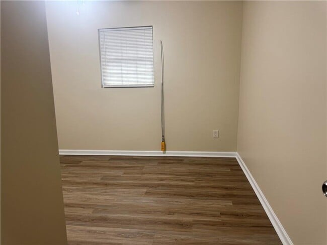 Building Photo - 2191 Beecher Cir SW