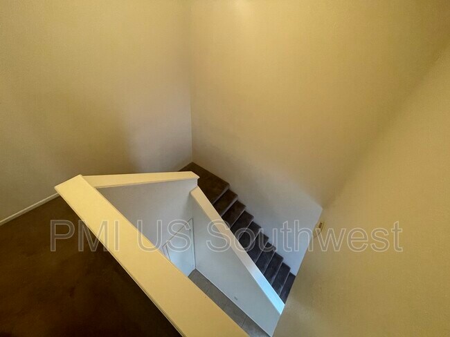 Building Photo - 424 Anna Cir