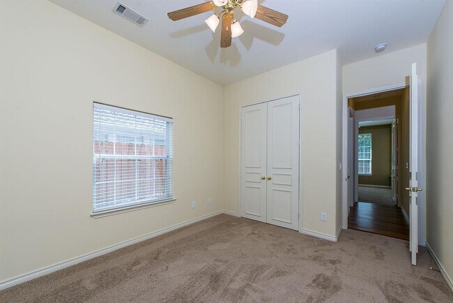 Building Photo - 15462 Mansion Woodland Dr