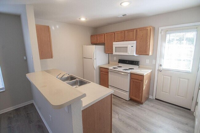 Building Photo - 1326 Godas