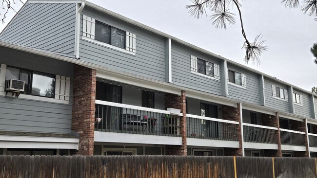 Building Photo - Renovated 2-Bedroom Condo Near CU