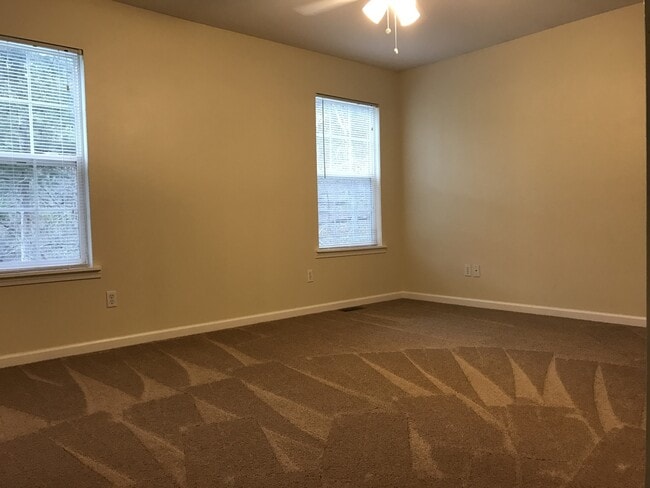 Building Photo - Single Family Home in Branson