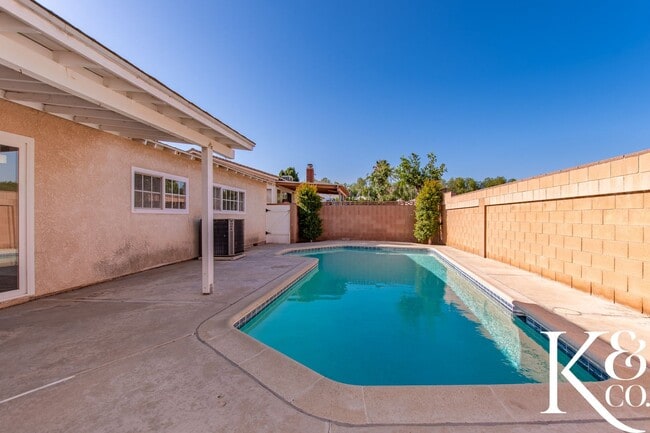 Building Photo - Stunning 4-Bedroom Simi Valley Home with P...