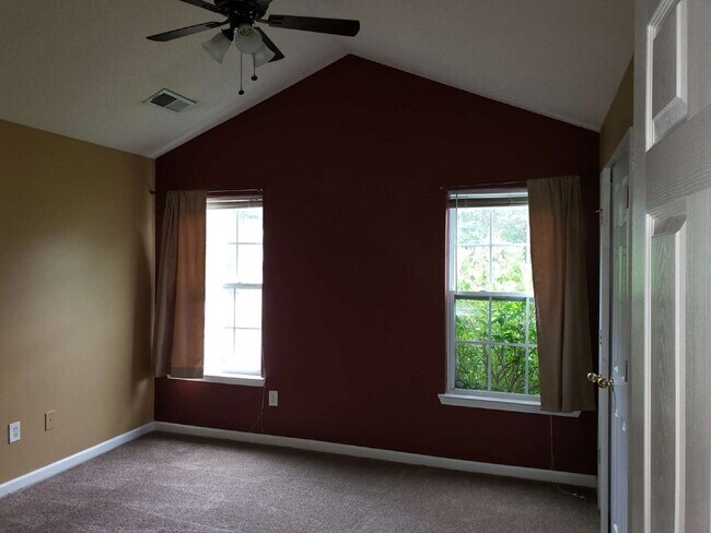 Building Photo - Single Family Home with Fireplace in McDonough - Built 2004
