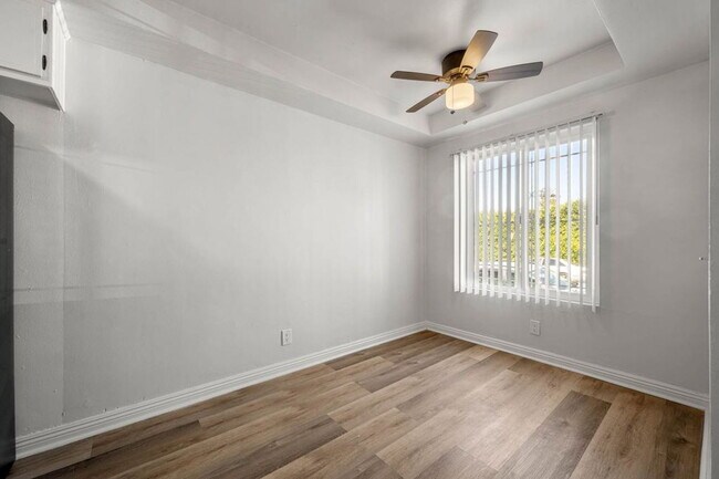 Building Photo - 3212 W 60th St