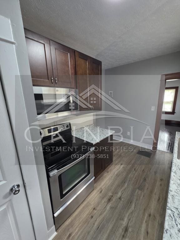 Building Photo - 713 W Hillcrest Ave