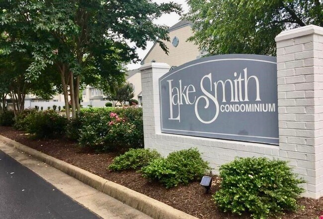 Building Photo - End Unit Condo Close to Chic's Beach & Little Creek Naval Base