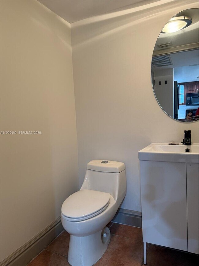 Building Photo - 540 Brickell Key Dr