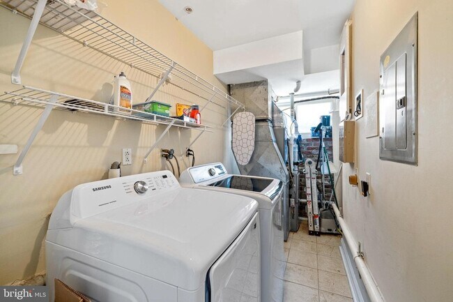 Building Photo - 1301 00 N Front Street Unit G
